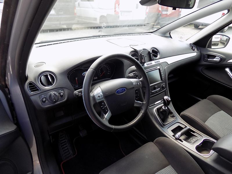 Ford S-MAX 2,0 TDCI 103 KW VÝHŘEV, TAŽNÉ - fotka 20 z 41