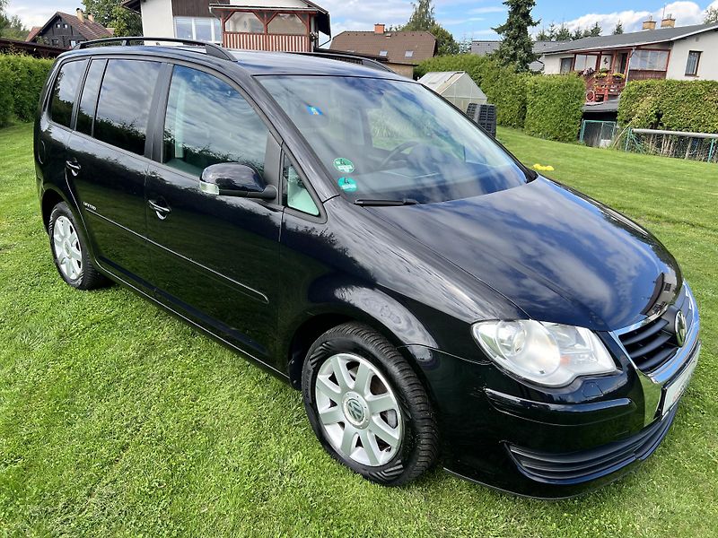 Volkswagen Touran 1.6 MPI 75KW,7MÍST,DIGI,NAVI - fotka 9 z 46