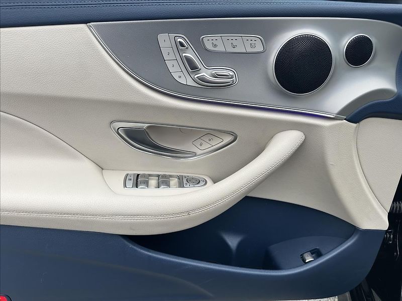 Mercedes-Benz Třídy E E 400 4MATIC kabriolet - fotka 13 z 14