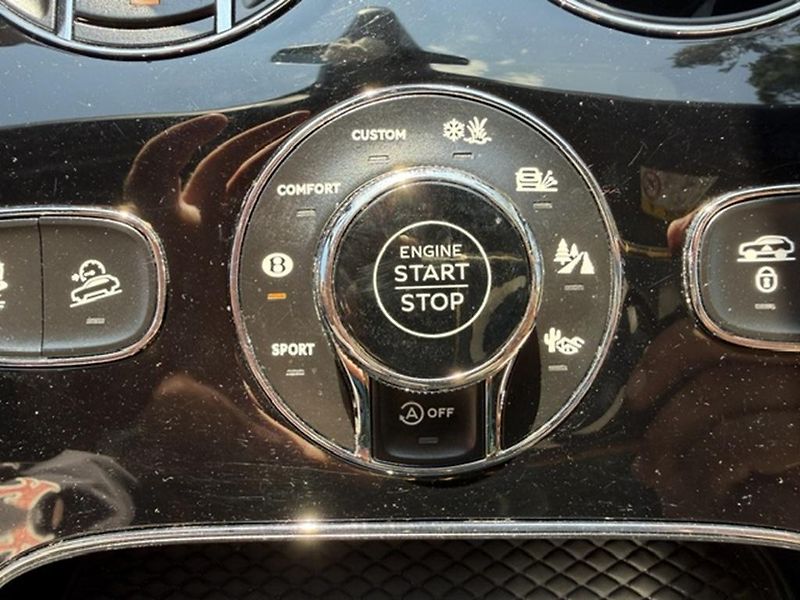 Bentley Bentayga 6,0 V12 4WD,head-up, TOP STAV - fotka 41 z 49