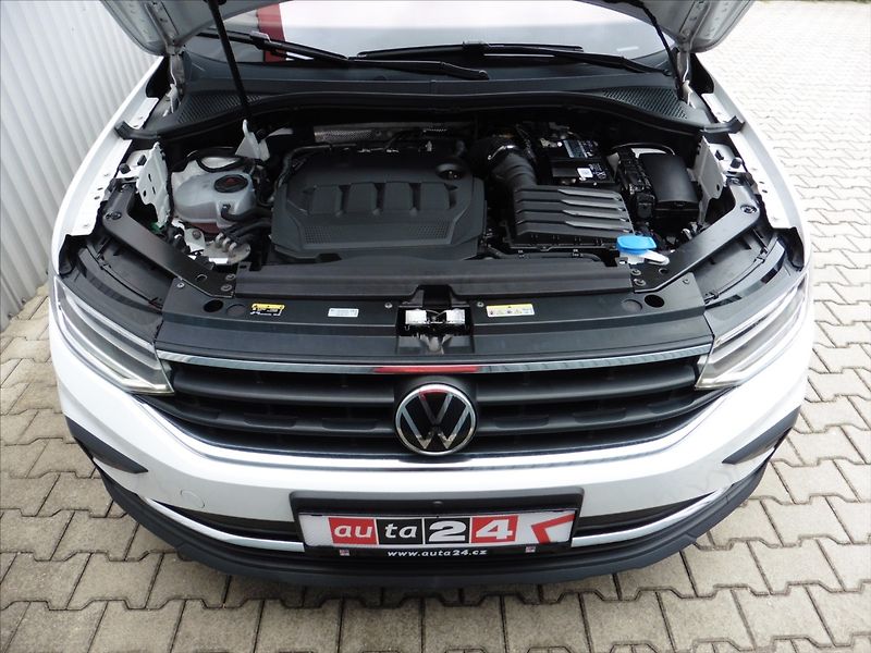 Volkswagen Tiguan 2,0 TDi Life DSG Navi - fotka 16 z 21