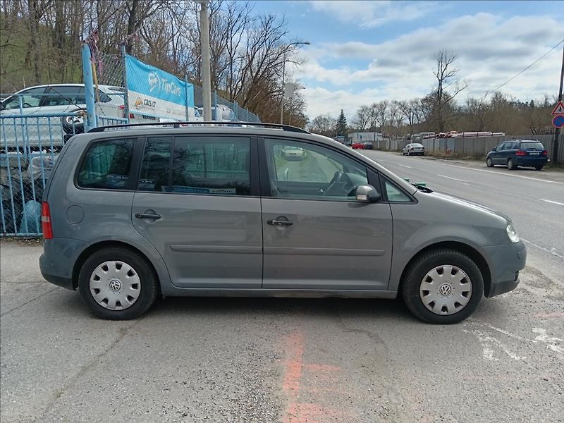 Volkswagen Touran 1,9 TDi Conceptline - fotka 11 z 17