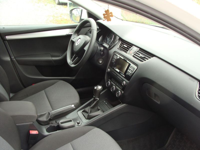 Škoda Octavia 1.6 TDi, 66 kW, klimatizace - fotka 13 z 24
