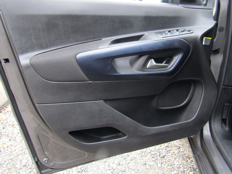 Peugeot Rifter (2020) 1.5 HDI LONG  7 MÍST - fotka 18 z 39