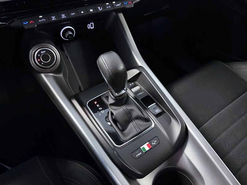 Alfa Romeo Tonale (2024) 1.3 T Plug-in Hybrid 280k Q4 4 - fotka 15 z 19