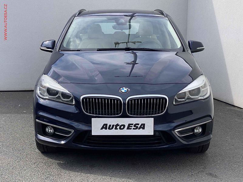 BMW Řada 2 (2017) 2.0T 225i xDrive, LuxuryLine - fotka 2 z 21
