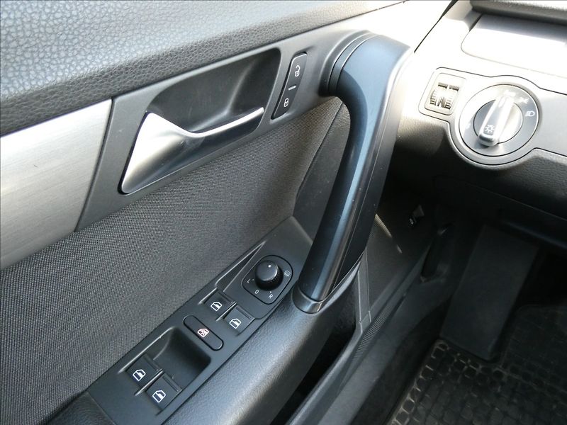 Volkswagen Passat 2,0 TDi 103kW 4MOTION,serviska - fotka 24 z 39