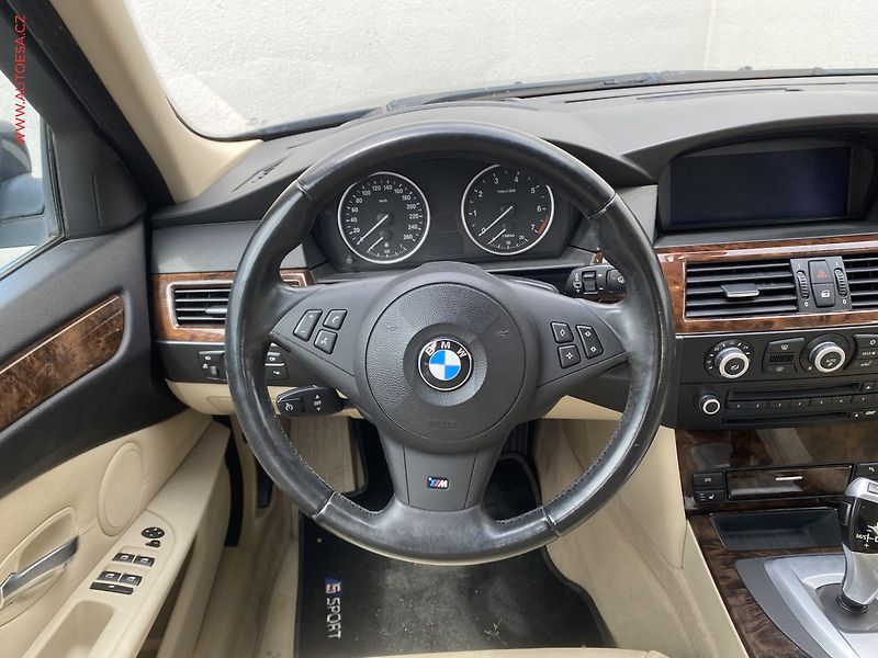 BMW Řada 5 (2007) 4.0i 540i, AT, bixen, kůže - fotka 11 z 23