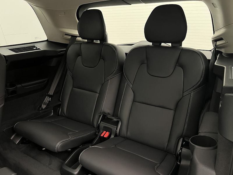Volvo XC90 (2026) B5 AWD DARK PLUS - fotka 7 z 47
