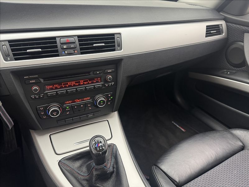 BMW Řada 3 2,0 i POLOKŮŽE AC VELKÝ SERVIS - fotka 17 z 44