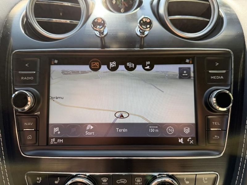 Bentley Bentayga 6,0 V12 4WD,head-up, TOP STAV - fotka 38 z 49