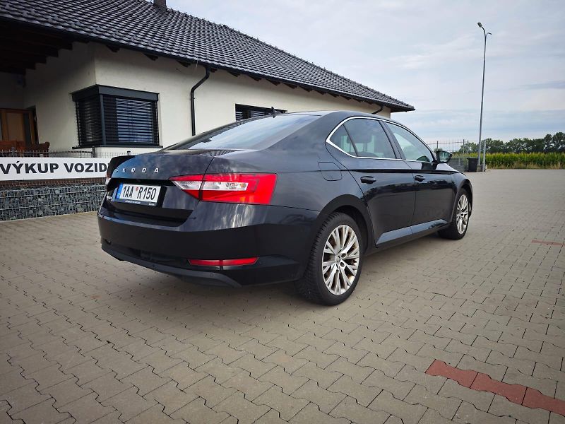 Škoda Superb - fotka 4 z 25