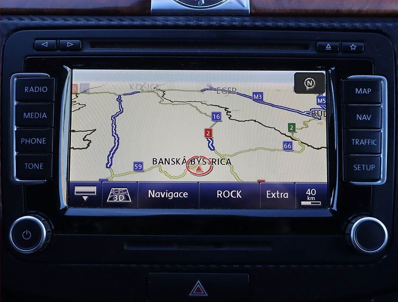Volkswagen Passat (2011) 2.0 TDI, 4X4, Automat, Navi - fotka 18 z 20