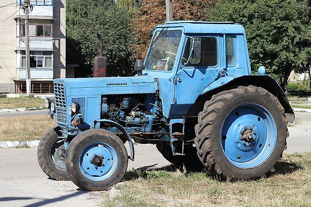 Traktor Belarus MTZ 80., zdroj: Wikimedia Commons, George Chemilevsky, volné vílo