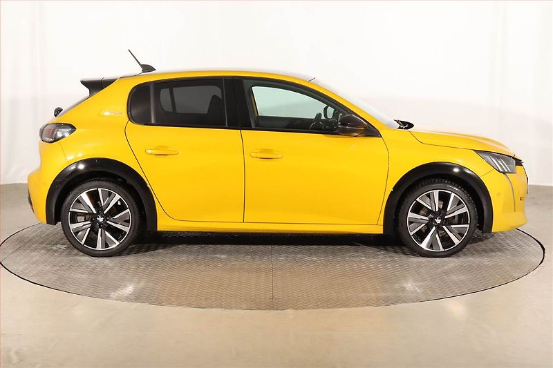 Peugeot 208 (2020) GT Pack 1.2 PureTech, Automat - fotka 6 z 27