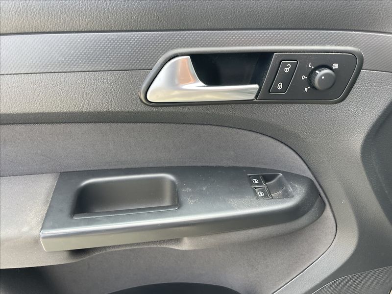 Volkswagen Caddy 2,0 TDi 103kw MAXI SOCCER 7mís - fotka 21 z 47
