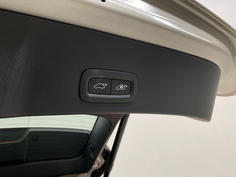 Volvo XC40 B4 BRIGHT PLUS AUT CZ - fotka 32 z 56