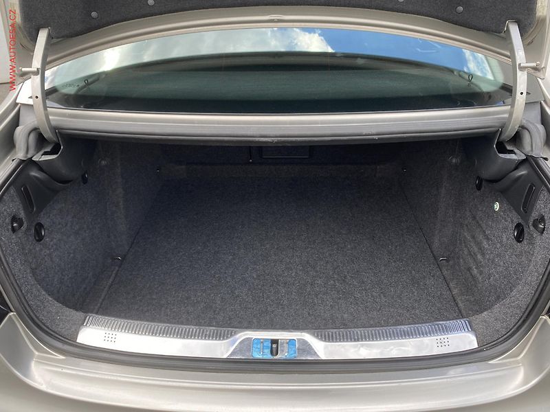 Škoda Superb (2010) 2.0 TDi, Klima - fotka 7 z 15