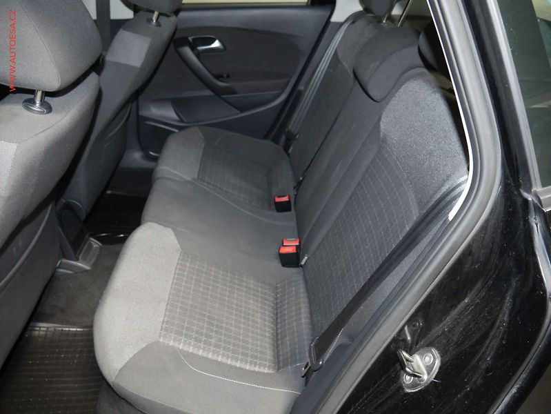 Volkswagen Polo (2016) 1.2 TSi, ČR, AC, STK6/28 - fotka 10 z 14