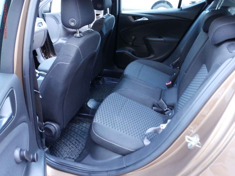 Opel Astra (2016) 1.0 Turbo, DSG, LED - fotka 10 z 18