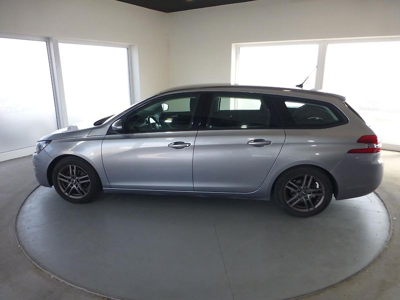 Peugeot 308 (2016) 1,6HDI*NAVIGACE**PARKS**TAŽNÉ - fotka 8 z 26