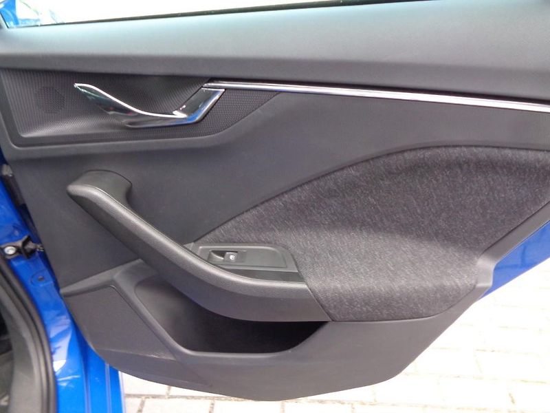 Škoda Scala 1.0 TSI  SPACEBACK STYLE  85 k - fotka 29 z 29