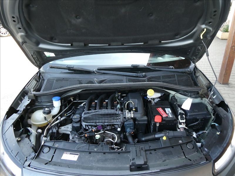 Citroën C4 Cactus 1,2 PureTech 60kW NAVI - fotka 30 z 33