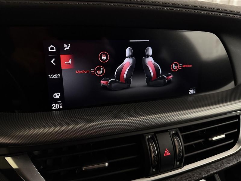 Alfa Romeo Stelvio VELOCE 154kW Q4 H&K LED R21 - fotka 24 z 41
