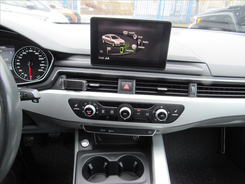 Audi A4 2,0 TDI 110kW Sedan - fotka 16 z 34