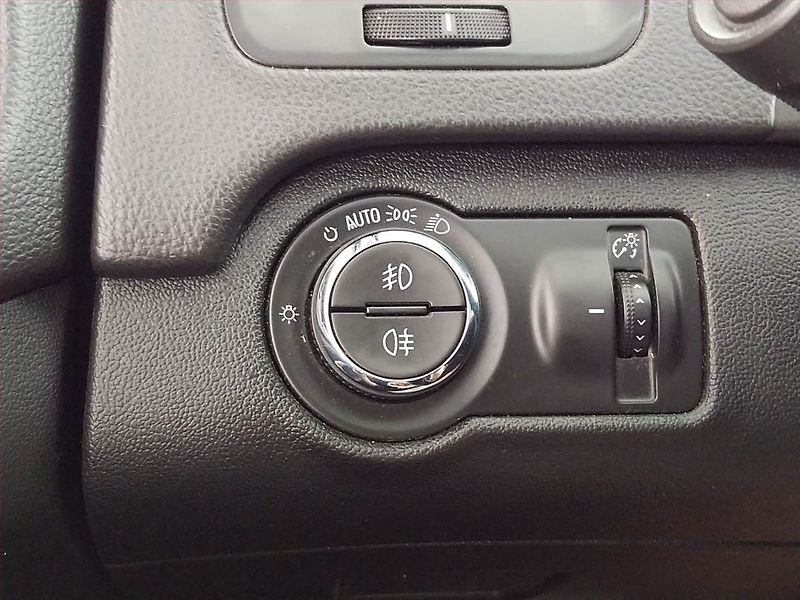 Opel Insignia (2015) 2.0 CDTI, Xenony, Tempomat - fotka 19 z 20