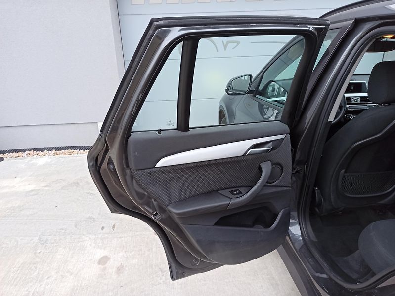 BMW X1 sDRIVE 20i 141kW ČR  - fotka 23 z 28