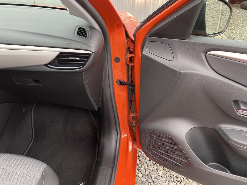 Opel Corsa 1.2i 75PS EDITION 70000KM NAVI - fotka 118 z 153