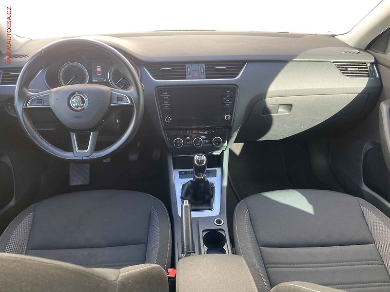 Škoda Octavia (2019) 1.6 TDi, Ambition, navi - fotka 8 z 17