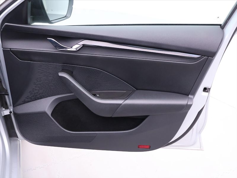 Škoda Octavia 2,0 TDI 110kW DSG Style - fotka 12 z 39