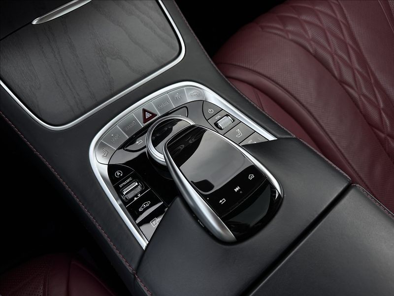 Mercedes-Benz Třídy S 560 4Matic AMG - fotka 19 z 37