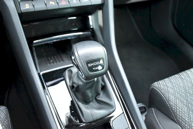 Škoda Karoq (2025) Top Selection 2.0 TDI 110kW 4x - fotka 24 z 34