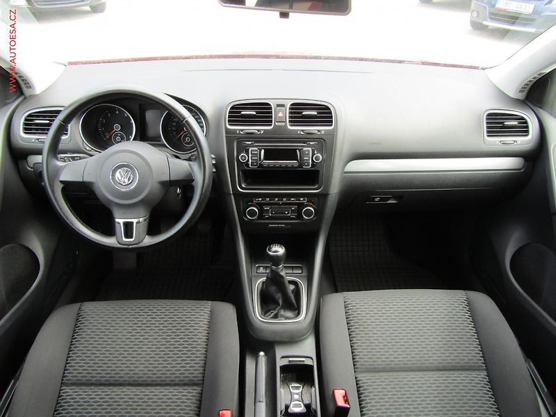 Volkswagen Golf (2011) 1.4i, 2.maj,ČR, AC, STK1/28 - fotka 8 z 19