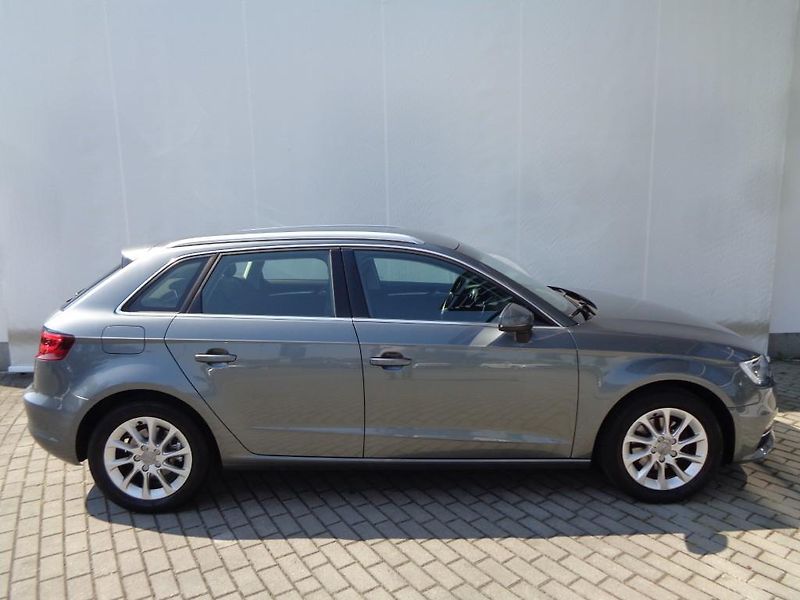 Audi A3 1.4 TSI Attraction  92 kW - fotka 7 z 20