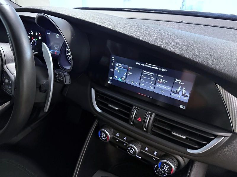 Alfa Romeo Giulia (2023) 2.0T 200k AT8 ZF Sprint - fotka 9 z 19