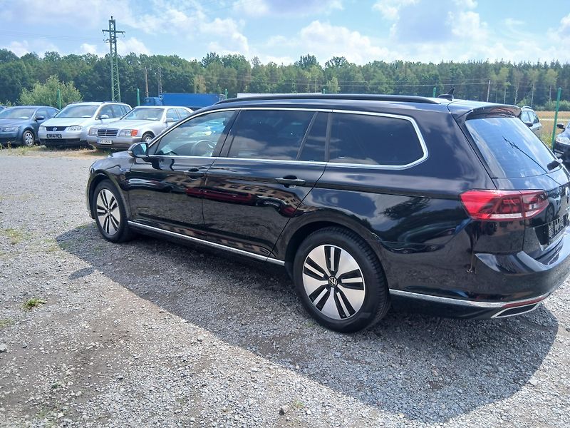 Volkswagen Passat GTE Plug-in hybrid, kůže - fotka 18 z 58