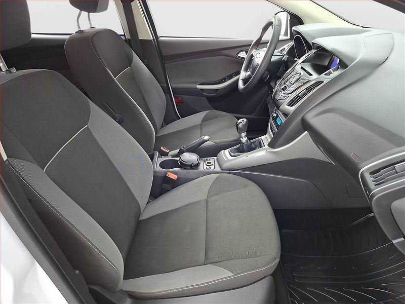 Ford Focus (2011) 1.6 TDCi, po STK, levný provoz - fotka 9 z 14