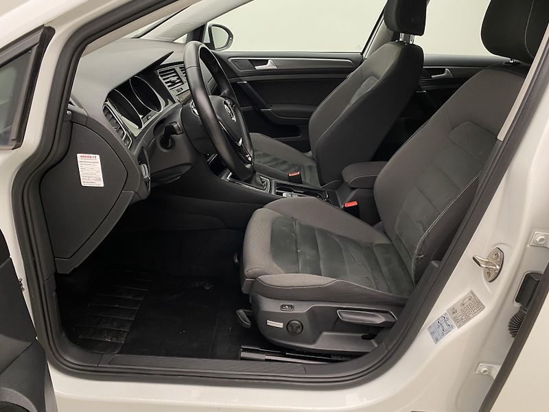 Volkswagen Golf 1.6TDI 85kW CZ - fotka 3 z 45