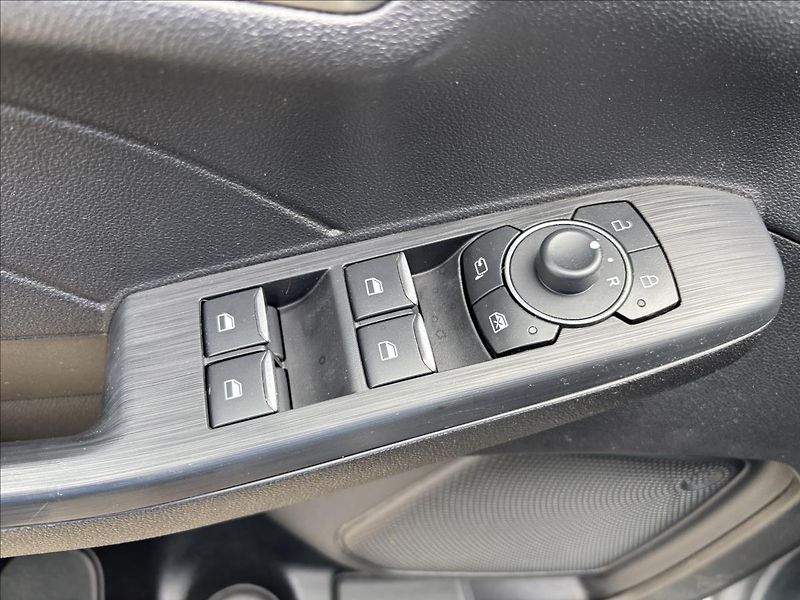 Ford Kuga 1,5 EcoBoost 110kW Titanium - fotka 22 z 39