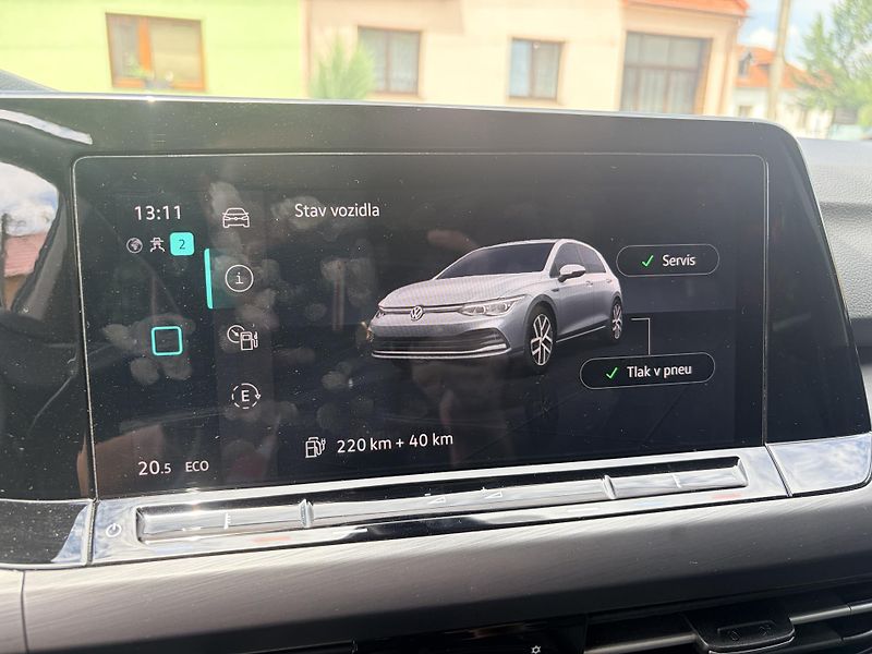 Volkswagen Golf 1.4TSI HYBRID VIRTUAL LED - fotka 30 z 50