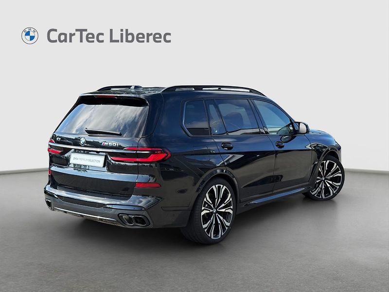 BMW X7 M60i xDrive - fotka 3 z 21