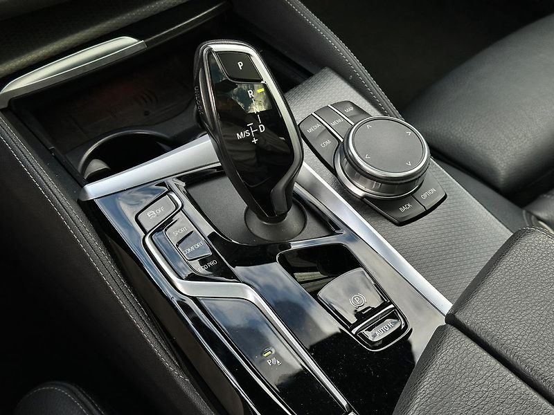 BMW Řada 5 540D xDrive Executive Pro LASE - fotka 9 z 24