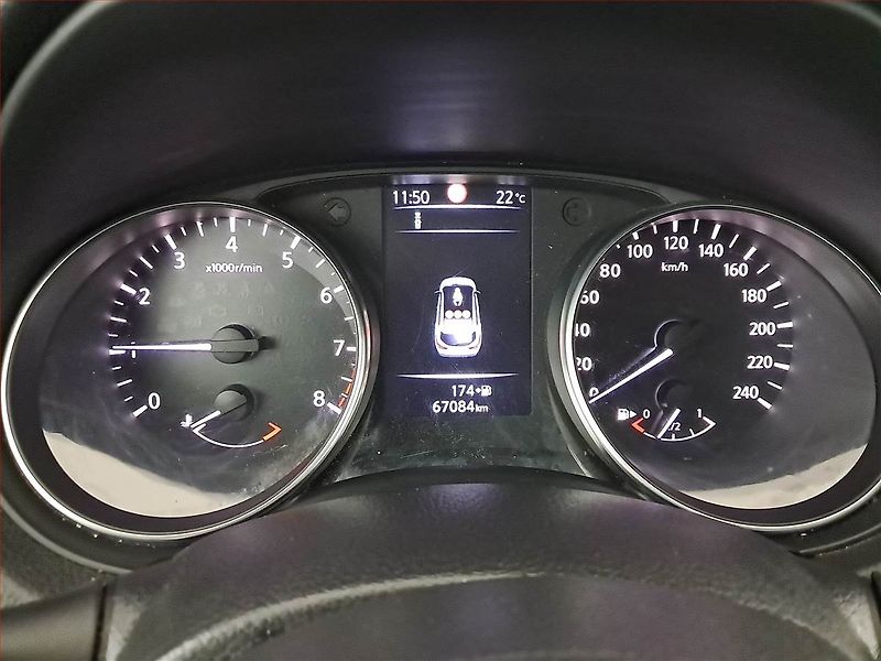 Nissan Qashqai (2018) 1.2 DIG-T, Tempomat - fotka 11 z 16