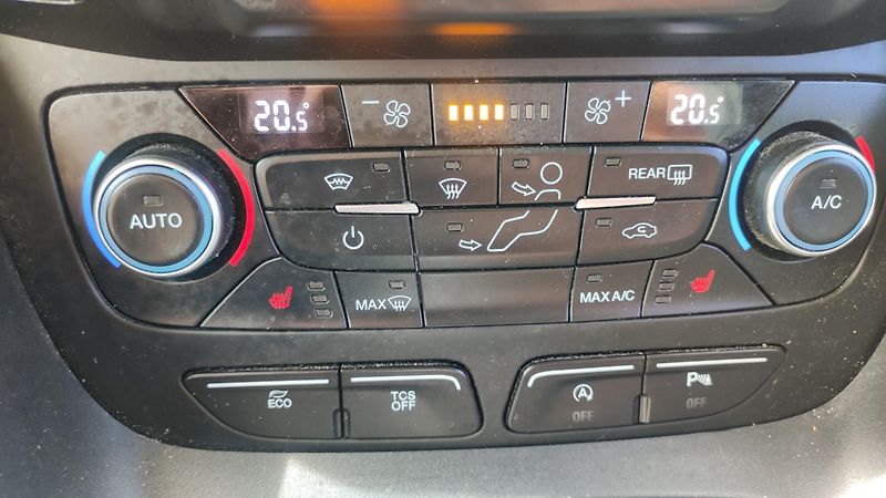 Ford Tourneo Connect (2020) 1,5 EcoBlue 88kW CZ DPH - fotka 20 z 30