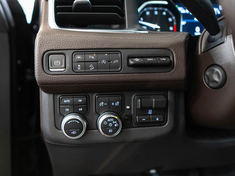 GMC Yukon (2021) 6.2 XL Denali Ultimate Air 4WD - fotka 24 z 44