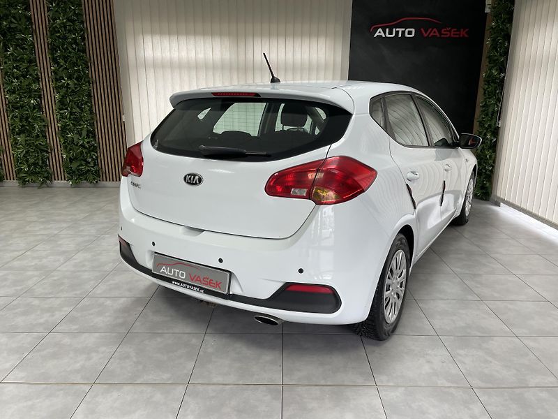 Kia Ceed 1.4 i ČR 1.MAJ.REZERVACE  - fotka 11 z 24